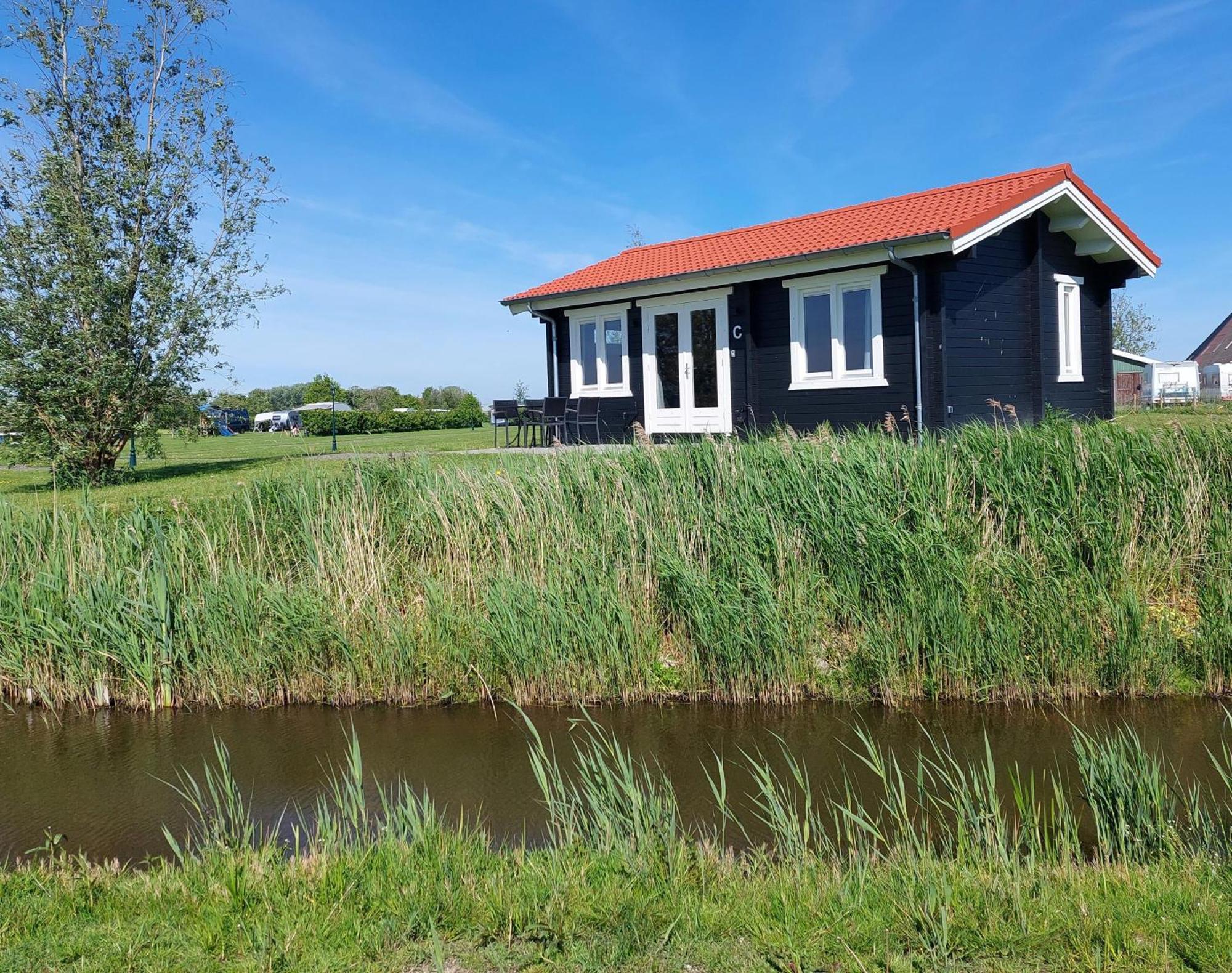 Vakantiehuisje Vlakbij Leeuwarden, Swichumer Pleats Екстериор снимка